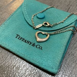 ⭐️⭐️ SOLD ⭐️⭐️ Tiffany & Co open heart necklace